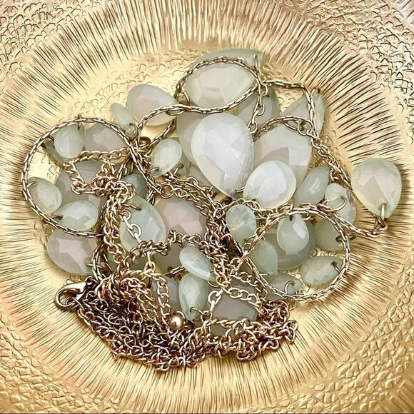 Gold tone 3 tier beaded necklace - Picture 2 of 12